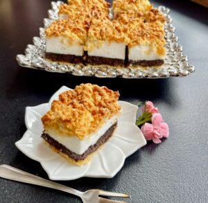 Makowiec z bezą i kruchym ciastem - kruche, delikatne ciasto, słodki mak i delikatna bezowa pianka