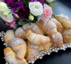 Delikatne rogale z serem