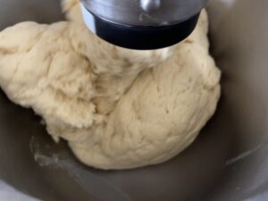 Ciasto wyrabiane za pomocą robota