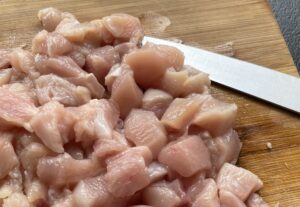 Kurczak w kremowym sosie z cukinią, świetny do ryżu! - E57FE14A 536A 4729 8655 67FC79002C43 scaled e1689587065978