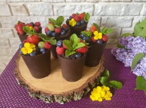 Czekoladowe doniczki z pysznym musem