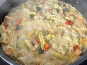 Letnia potrawka z kurczakiem - pyszny i szybki obiad jednogarnkowy! - 2A5FC070 2AAF 4F29 8C53 D7EEE0BD6E35