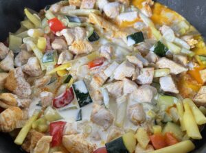 Letnia potrawka z kurczakiem - pyszny i szybki obiad jednogarnkowy! - 85363EF1 6AF3 402A 9890 3F42920A8B1B