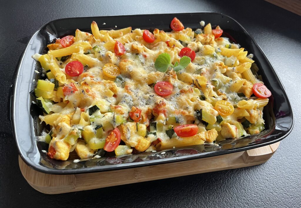 Zapiekanka curry z kurczakiem i makaronem