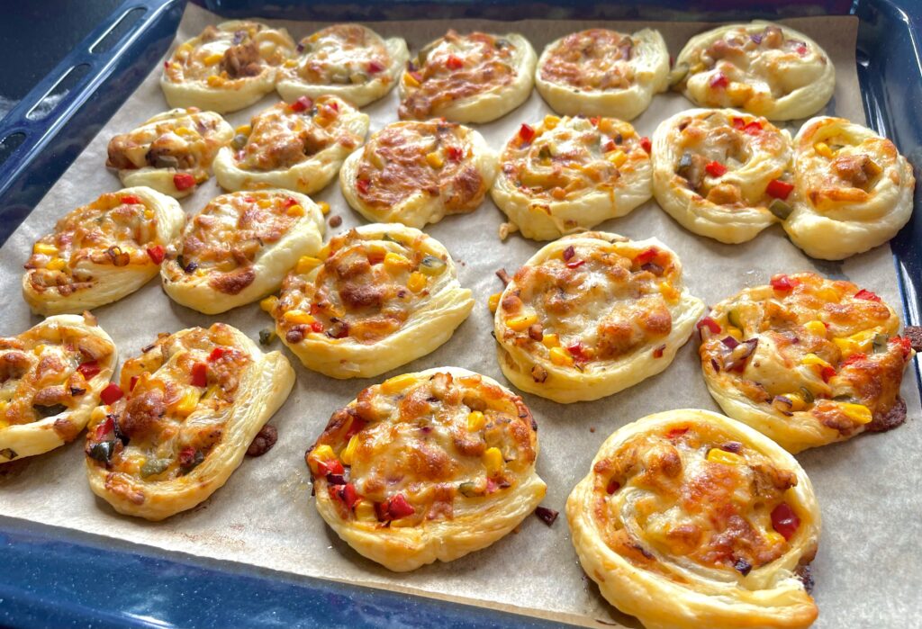 Gyrosowe ślimaczki z ciasta francuskiego