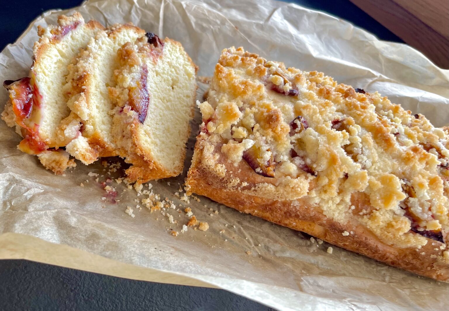 drożdżówka ze śliwkami i kruszonką