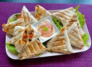 Zgrabne trójkąciki wypełnione pysznym, lekko pikantnym farszem