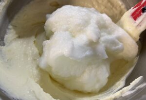 Sernikomakowiec ubite białka