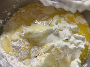 Sernikomakowiec dodawanie sera