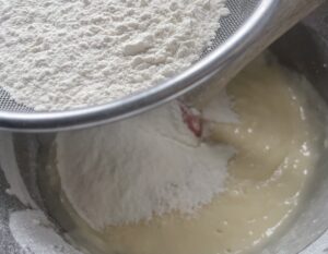 Ciasto jogurtowe z makiem i kruszonką - BFA2C47B 506F 47AC A4F6 27DCD9A4E91C