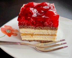 Malinowa księżniczka z kremem budyniowym