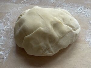 wyrabianie ciasta na chrupiące faworki