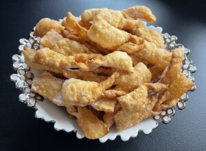 ekstra kruche faworki po odsączeniu z tłuszczu