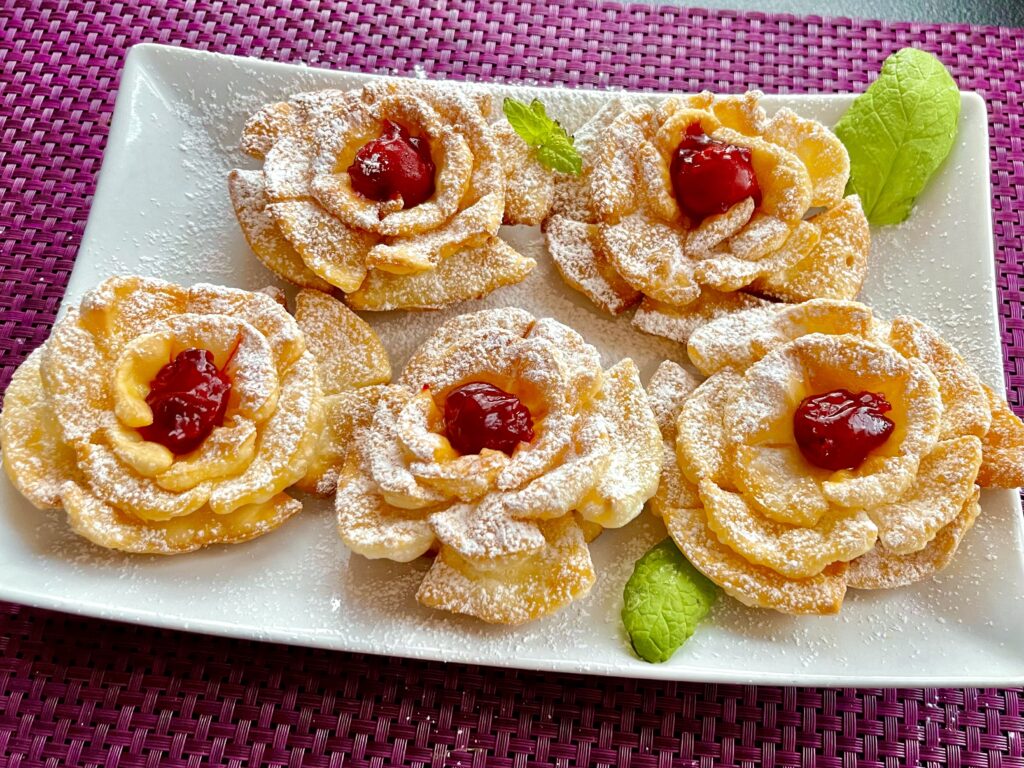 Róże karnawałowe czyli faworki inaczej