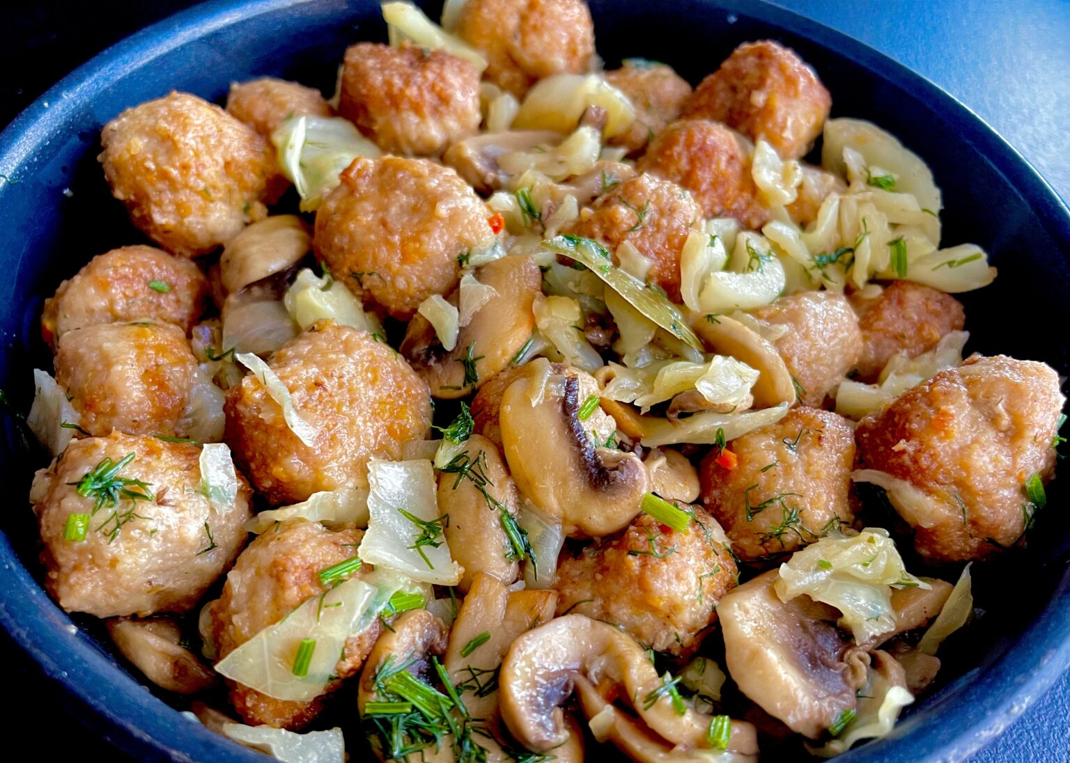 Dworska uczta - B1F3F227 F6E6 4FDA A781 C5AD018B5284