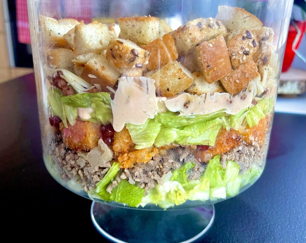 Burger Drwala – sałatka warstwowa!