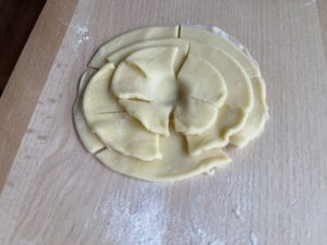 Róże karnawałowe czyli faworki inaczej - EC858F64 7D1F 4754 A12A B7CBE4C6755F