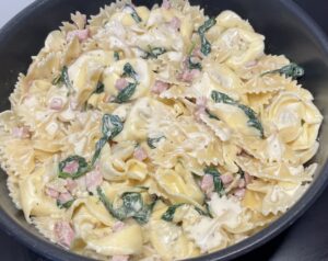 Tortellini w sosie śmietankowym z boczkiem i szpinakiem - 32374979 9E6D 4C00 9BAF 483F16C49159