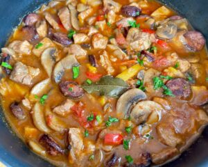 Kociołek drwala - treściwe, sycące i mega smaczne danie jednogarnkowe.