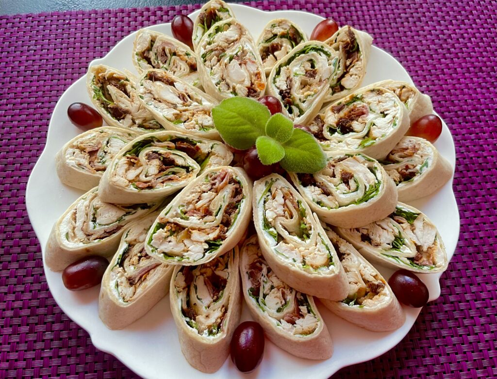 Tortilki z kurczakiem i bekonem – pyszne przekąski na raz!