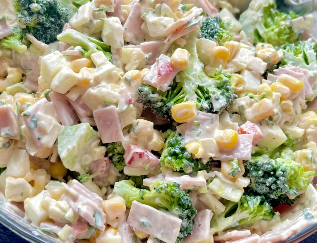 Sałatka brokułowa z jajkiem