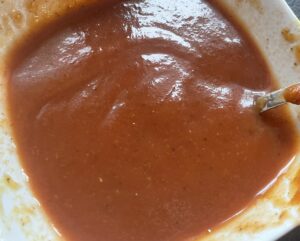 przygotowanie sosu ketchupowego