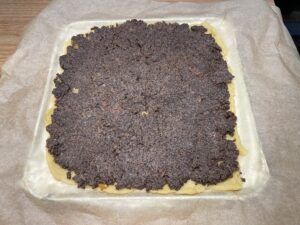 Pierwsza warstwa masy makowej w przepisie na makowiec warstwowy