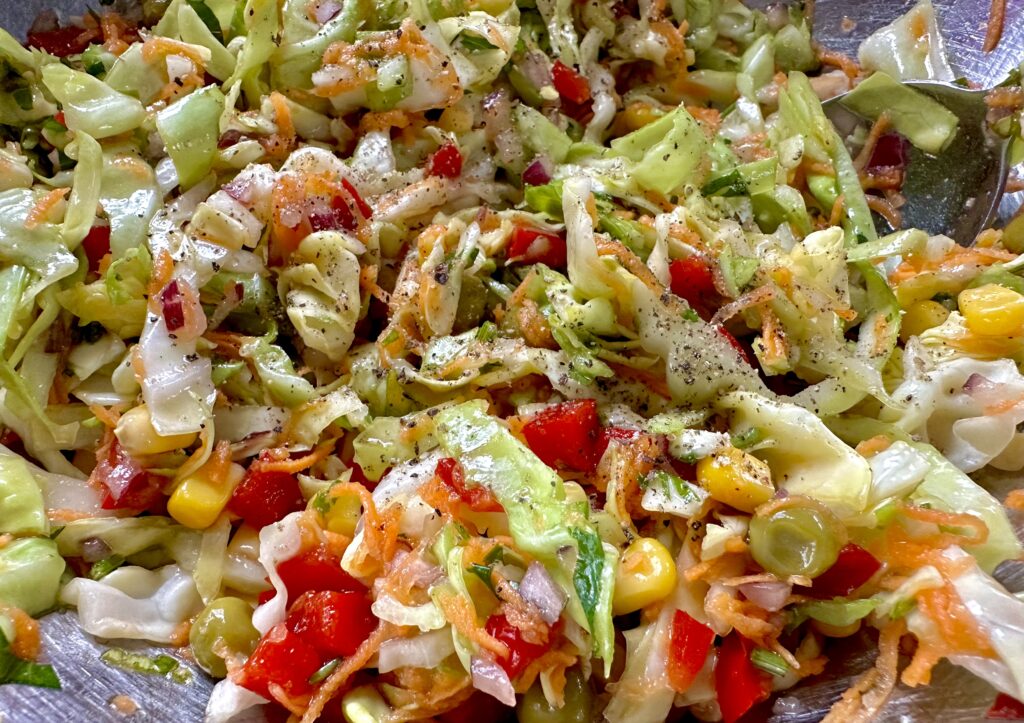 Surówka obiadowa z młodej kapustki