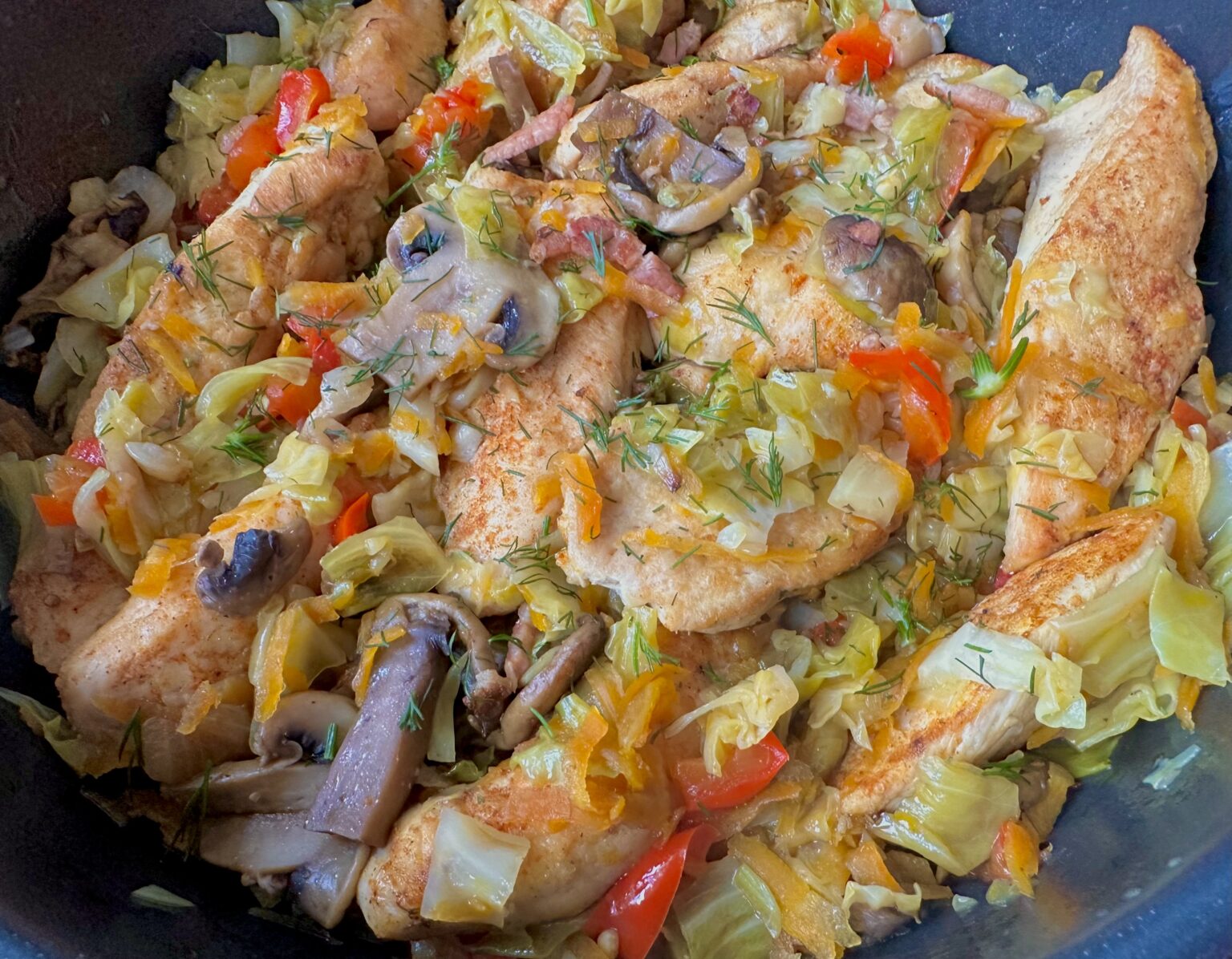 Młoda kapusta z kurczakiem po gospodarsku - 4A2A6408 E343 4AED 9A39 0378BCC6EFAA