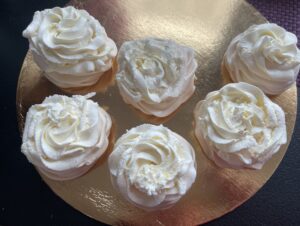 Mini gniazdka bezowe w dwóch smakach - D932368C 8F7B 4234 AECD F8D60EDF6C50