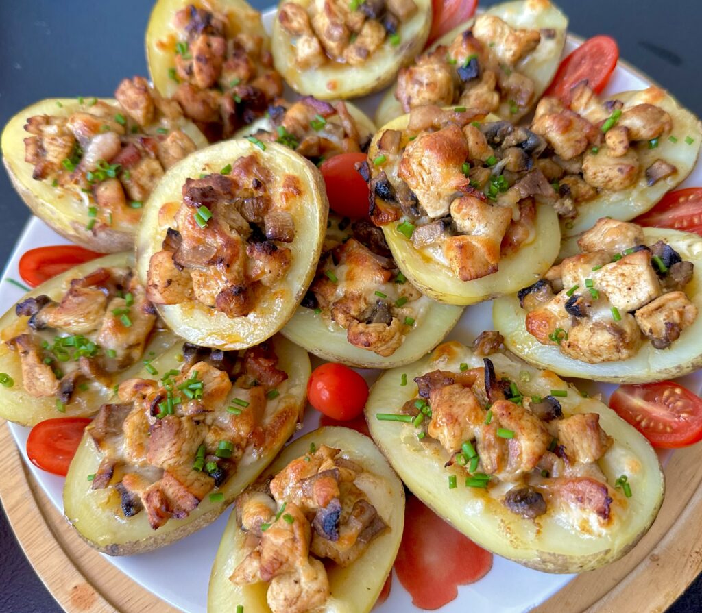 Kurczak po zbójnicku zapiekany w ziemniakach