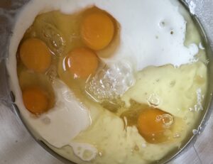 Najprostsze ciasto na maślance z rabarbarem i kruszonką - 9A22FF88 C4C7 4E92 8157 11CEEA15FC8E