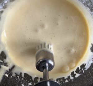 Jagodowiec z kremem karpatkowym - AD46E2D8 F0C9 4293 BB1F AD8292B0FC12 scaled e1754296715551