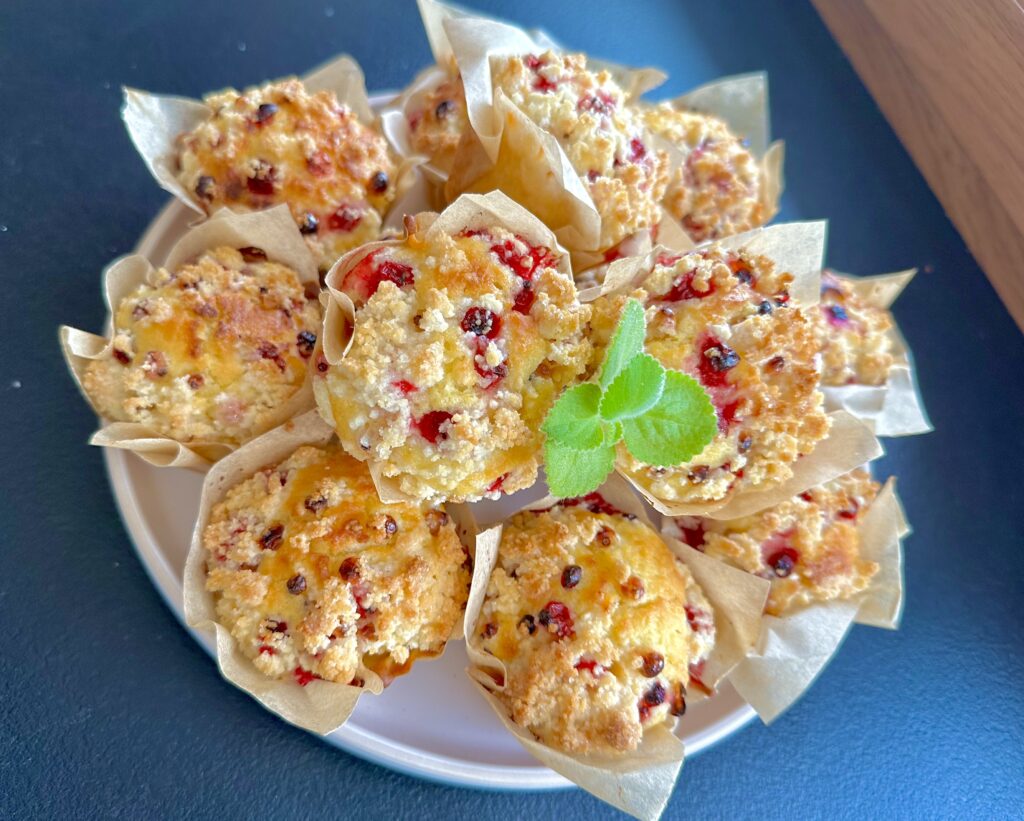 Maślankowe babeczki z porzeczkami