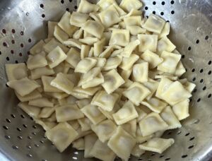 Sałatka ravioli - FD9CAC8E 8124 47DF A0A5 7B6BFB861F33