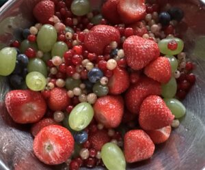 Arbuz z owocami w galaretce - pyszny deser! - A5FECFF4 89B3 4B94 8635 C201EE263F47