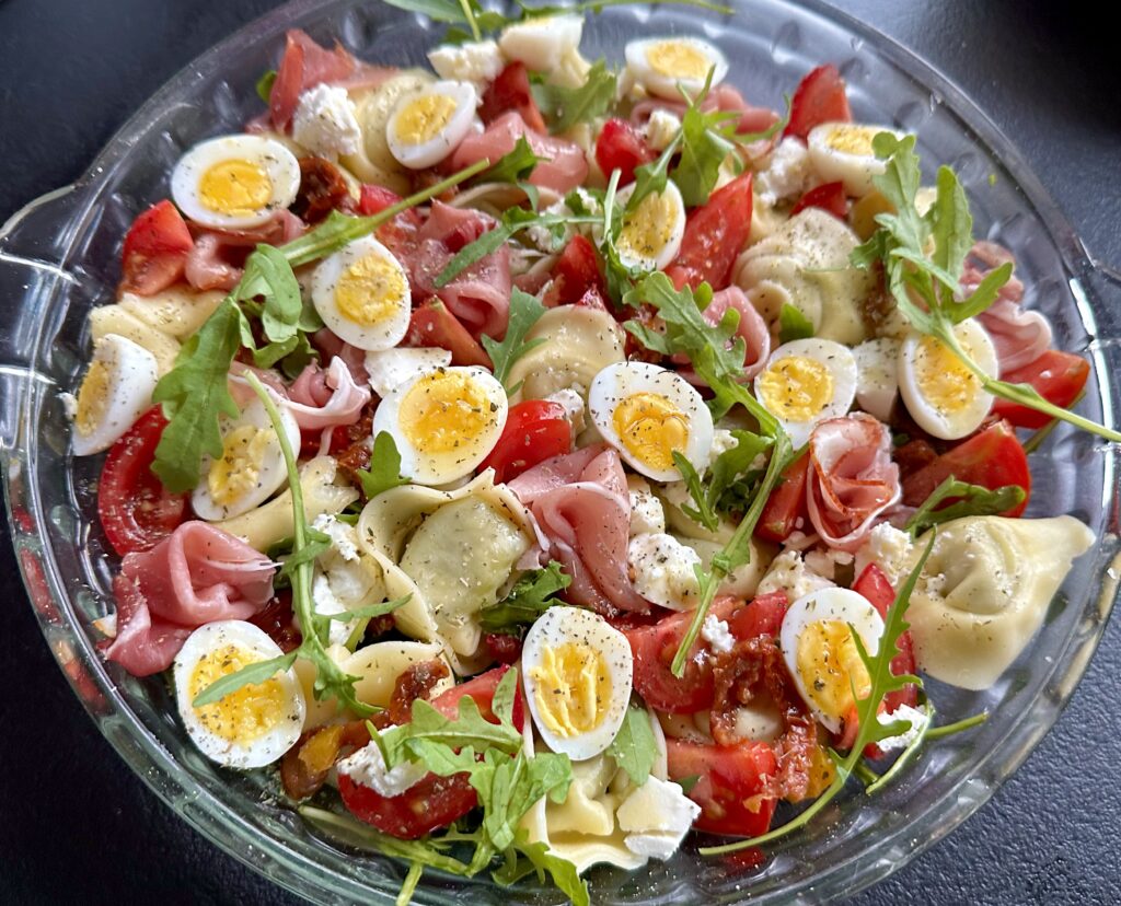 Sałatka farmerska z tortellini