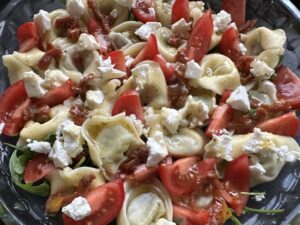 Sałatka farmerska z tortellini - D0836243 8ABD 43E7 AF09 7C7E24C2B33D