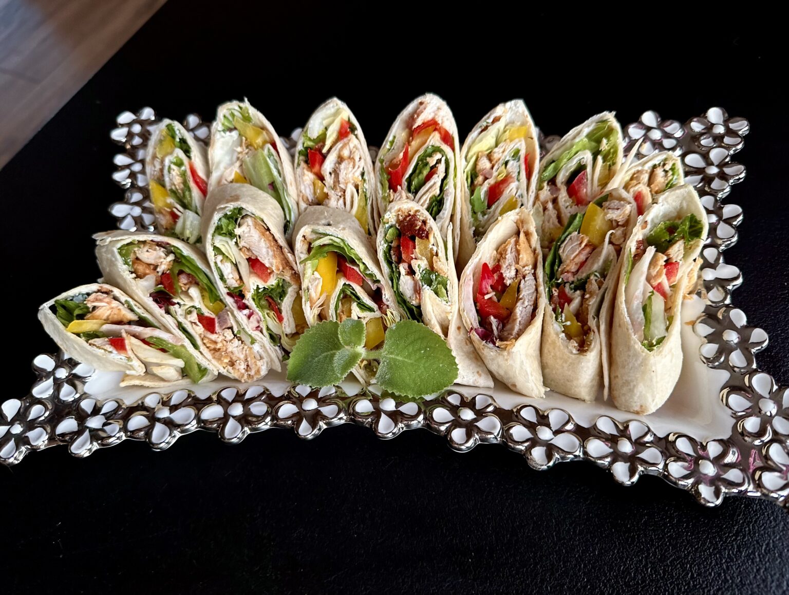 Roladki z tortilli z szarpanym kurczakiem - IMG 5317