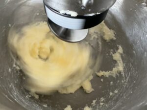 Szarlotka ze śliwkami i kruszonką - IMG 5571