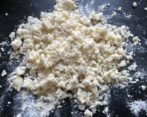 Szarlotka ze śliwkami i kruszonką - IMG 5578