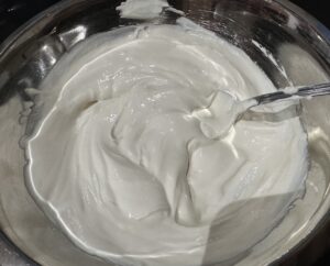 Mieszamy ciasto na rogaliki