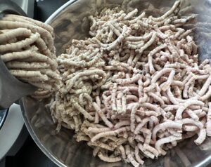 Zmielone mięso do przygotowania pasztetu pieczonego