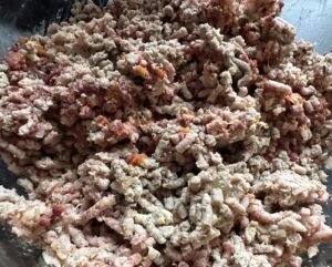 Surowa wątróbka dodawana do masy na domowy pasztet