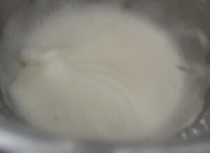 Ubijanie białek do masy na domowy pasztet pieczony