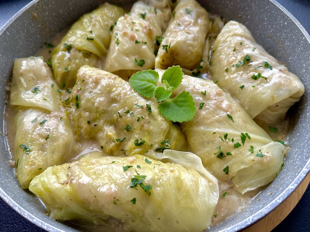 Gołąbki w sosie żurkowym