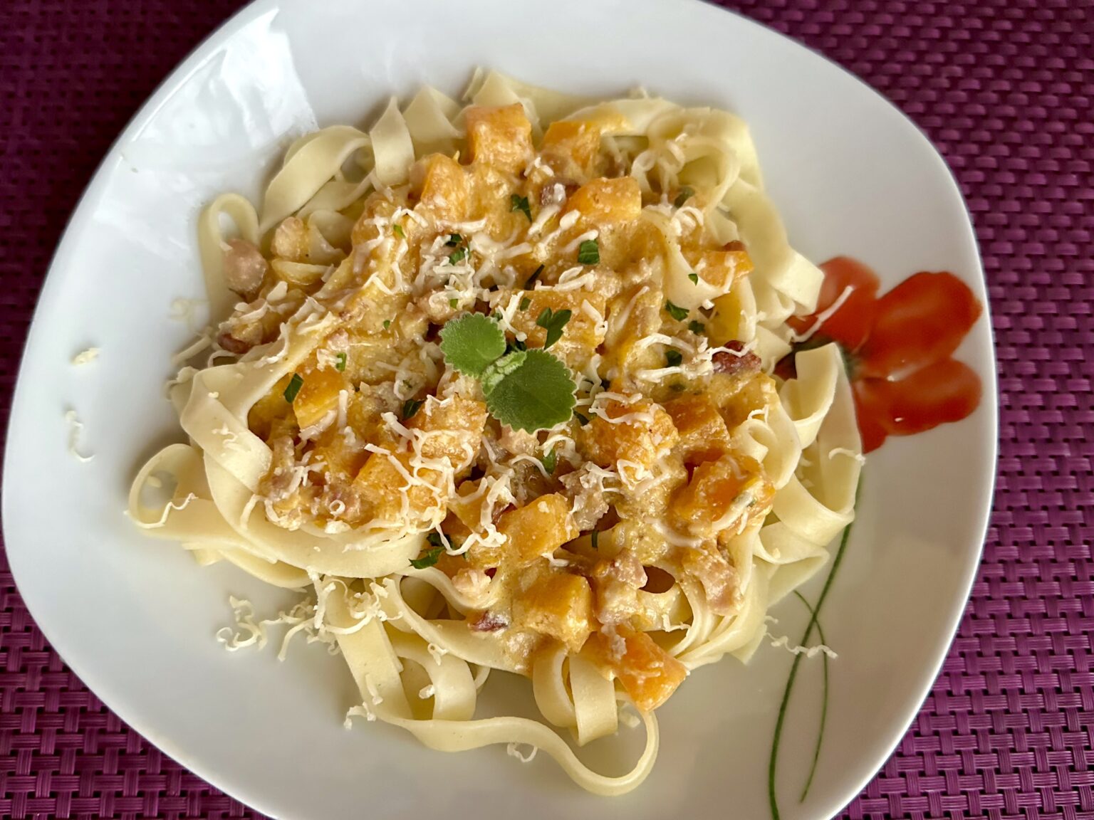 Makaron z sosie śmietanowym z dynią i boczkiem - IMG 9060