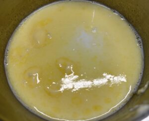 Masło z podgrzanym mlekiem