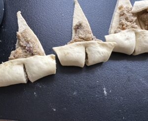 Składamy ciasto do kształtu rogala