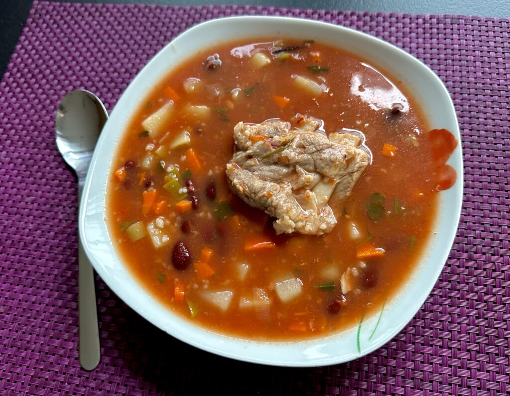 Zupa wiejska na żeberkach